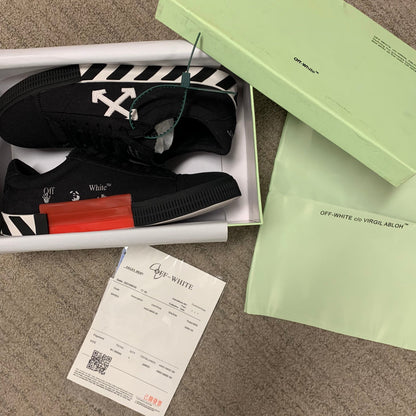 Off-White Vulc Low Black White Arrow (Pronta Entrega)