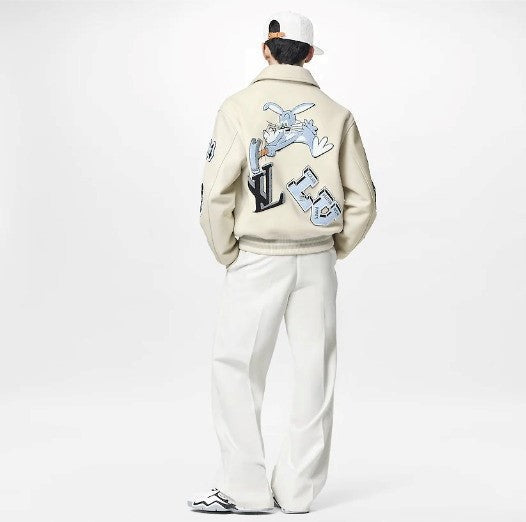 Blusão Louis Vuitton Varsity em Pele Bordado “Multi-Patches Mixed/Milky White”
