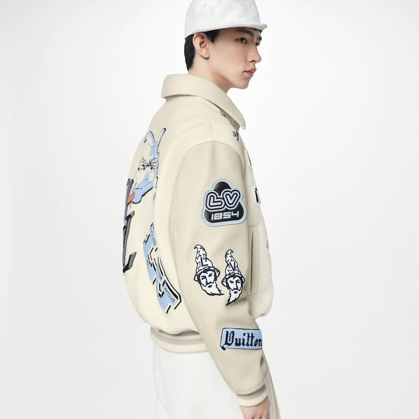 Blusão Louis Vuitton Varsity em Pele Bordado “Multi-Patches Mixed/Milky White”