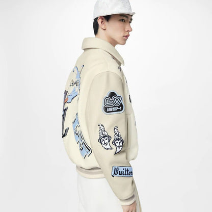 Blusão Louis Vuitton Varsity em Pele Bordado “Multi-Patches Mixed/Milky White”