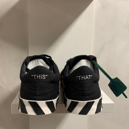 Off-White Vulc Low Black White Arrow (Pronta Entrega)
