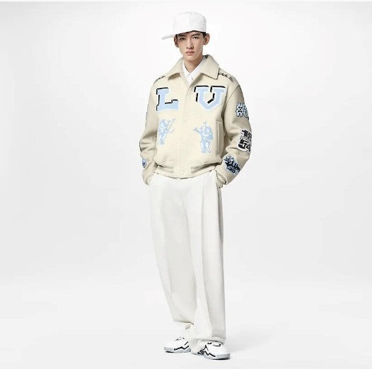 Blusão Louis Vuitton Varsity em Pele Bordado “Multi-Patches Mixed/Milky White”