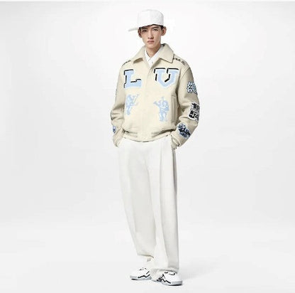 Blusão Louis Vuitton Varsity em Pele Bordado “Multi-Patches Mixed/Milky White”